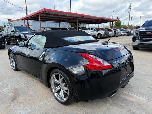 Used 2010 Nissan 370Z Touring w/ Sport Pkg image 6
