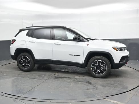 New 2026 Jeep Compass Trailhawk AWD/4WD image 4