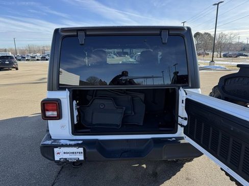 Used 2021 Jeep Wrangler Willys image 32