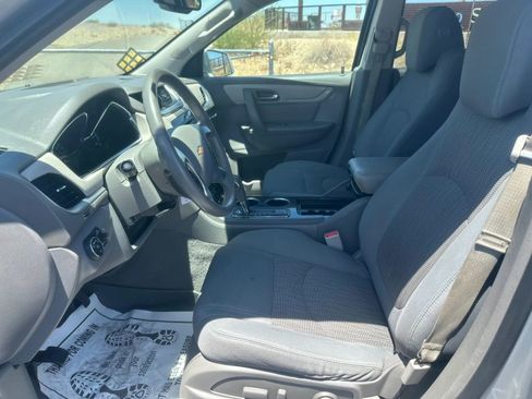 Used 2017 Chevrolet Traverse LT FWD image 6