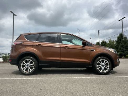 Used 2017 Ford Escape SE AWD/4WD image 3