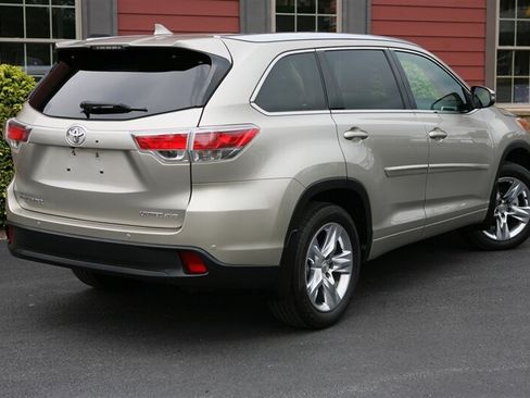 Used 2014 Toyota Highlander Limited Platinum AWD/4WD image 5