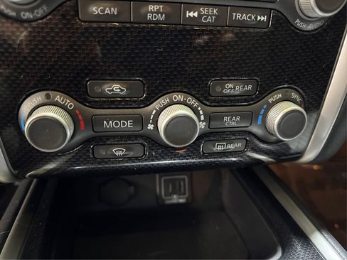 Used 2020 Nissan Pathfinder SL AWD/4WD image 27