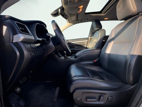 Used 2018 Toyota Highlander XLE image 16