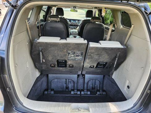 Used 2017 Kia Sedona LX w/ LX Essentials Premium Package FWD image 8