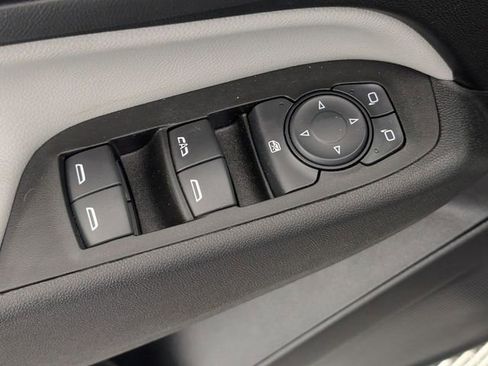 Used 2022 Chevrolet Equinox LS AWD/4WD image 12
