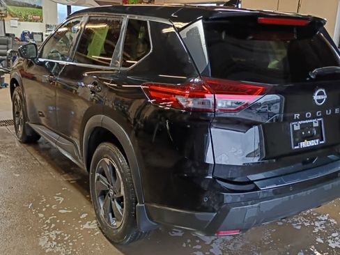 Used 2025 Nissan Rogue SV image 8