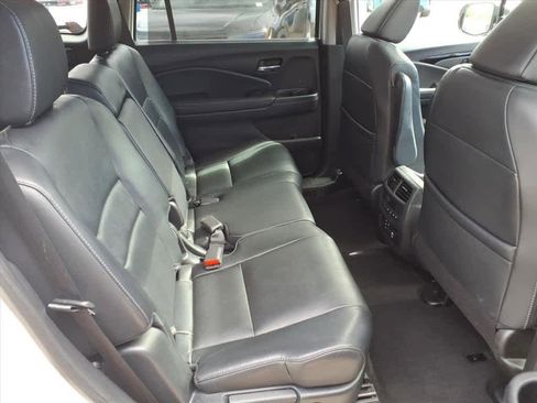 Used 2018 Honda Pilot Touring image 12