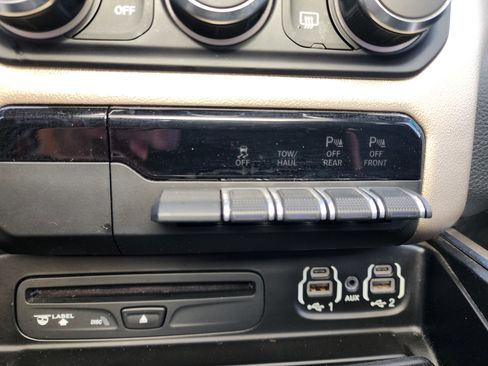 Used 2019 RAM 1500 Laramie image 28