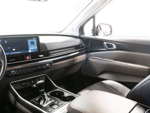 Used 2025 Kia Carnival FWD image 13