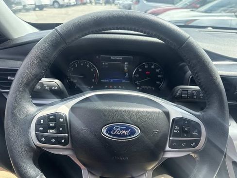 Certified 2023 Ford Explorer XLT w/ Equipment Group 202A AWD/4WD image 30