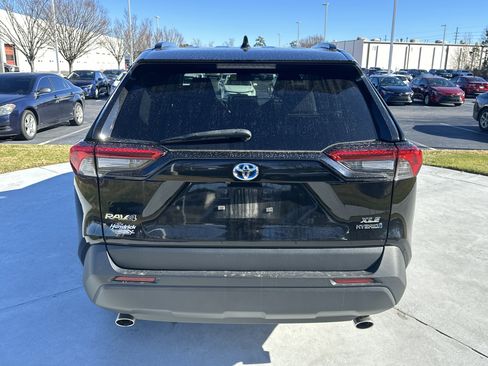 Used 2021 Toyota RAV4 XLE image 9