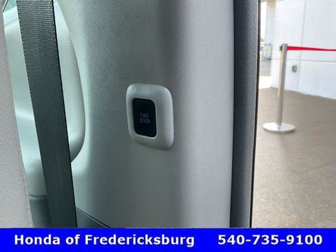 Used 2011 Toyota Sienna XLE w/ XLE Navigation Pkg image 20