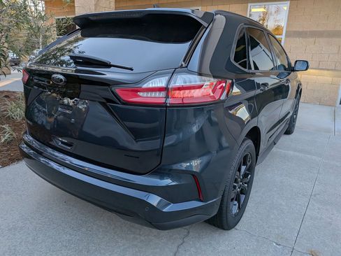 Certified 2024 Ford Edge SE w/ Black Appearance Package image 4