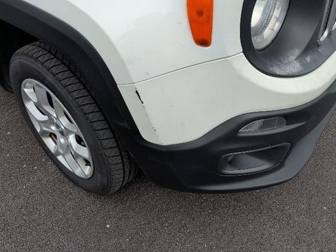 Used 2018 Jeep Renegade Latitude AWD/4WD image 14