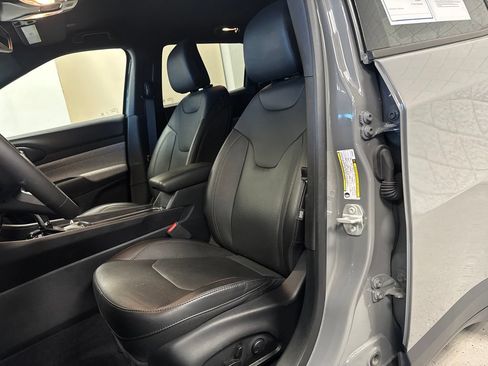 Used 2023 Jeep Compass Latitude AWD/4WD image 4
