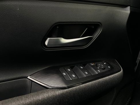 Used 2025 Nissan Kicks SV image 19