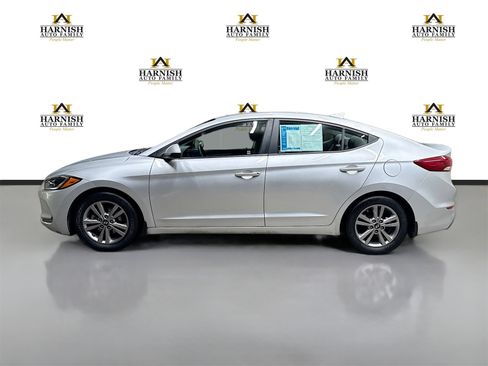Used 2017 Hyundai Elantra SE image 8