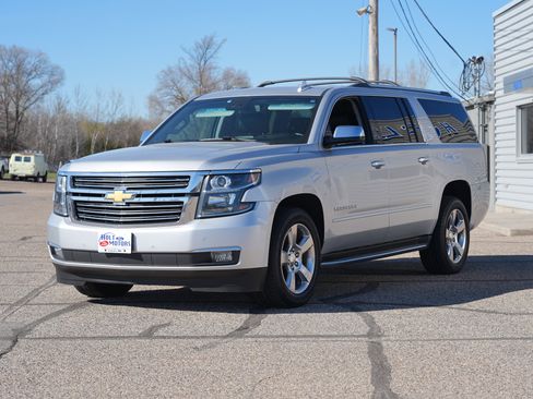 Used 2017 Chevrolet Suburban Premier AWD/4WD image 8