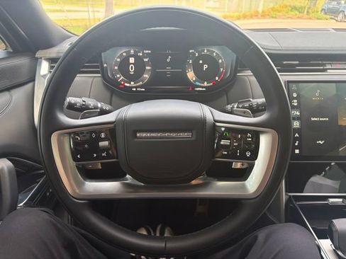 Used 2025 Land Rover Range Rover SE AWD/4WD image 8