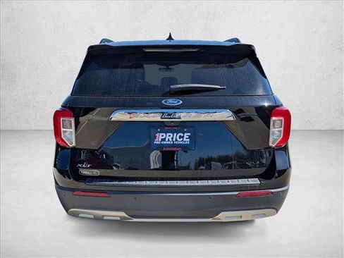 Used 2023 Ford Explorer XLT w/ Equipment Group 202A image 7
