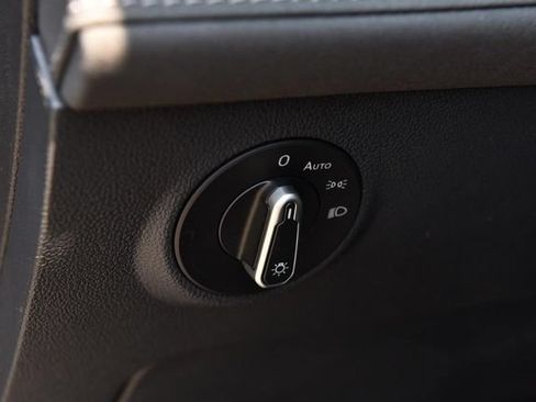 New 2026 Volkswagen Taos SE AWD/4WD image 10