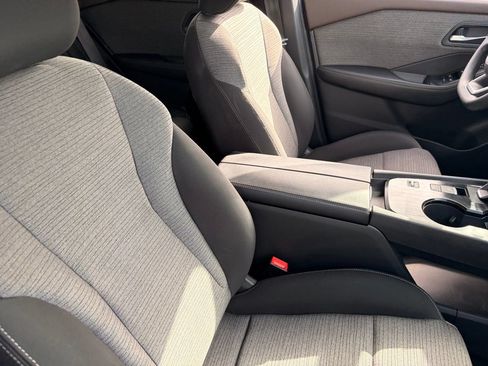Certified 2023 Nissan Rogue SV FWD image 11