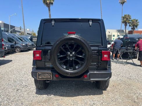 Used 2025 Jeep Wrangler Unlimited Sahara image 6