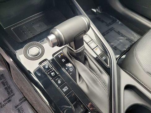 Used 2023 Kia Niro SX image 18