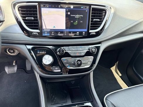 Used 2026 Chrysler Pacifica Limited FWD image 30