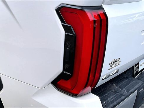 Used 2025 Toyota Tundra Limited AWD/4WD image 28