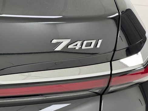 Used 2025 BMW 740i xDrive image 40