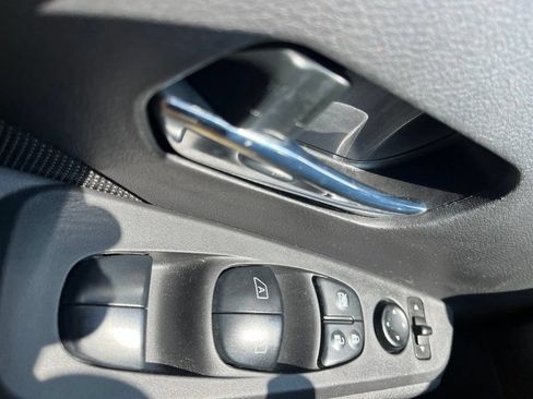 Used 2021 Nissan Kicks SV FWD image 22