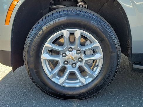 Used 2025 Chevrolet Suburban LT w/ Comfort Package image 27