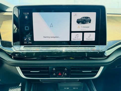 Used 2024 Volkswagen Atlas SE AWD/4WD image 12