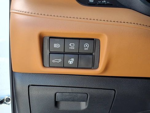 Used 2023 Toyota Highlander Platinum FWD image 25
