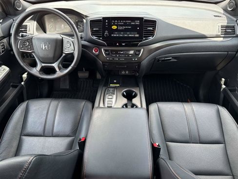 Certified 2025 Honda Passport TrailSport image 17