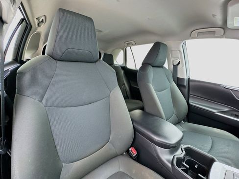 Used 2023 Toyota RAV4 LE image 19