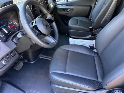 Used 2025 Mercedes-Benz Sprinter 2500 image 10