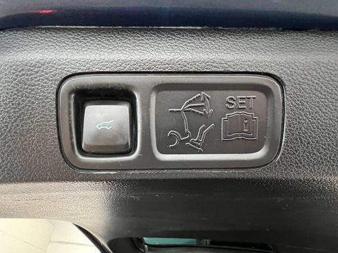 Used 2020 Ford Expedition XLT w/ Equipment Group 202A AWD/4WD image 27