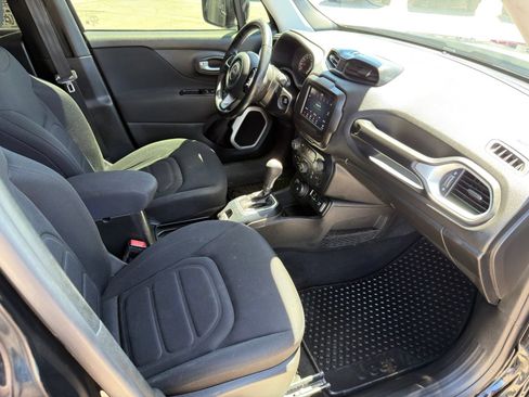 Used 2018 Jeep Renegade Latitude w/ Cold Weather Group AWD/4WD image 31
