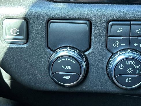 Used 2024 GMC Sierra 1500 SLT image 16