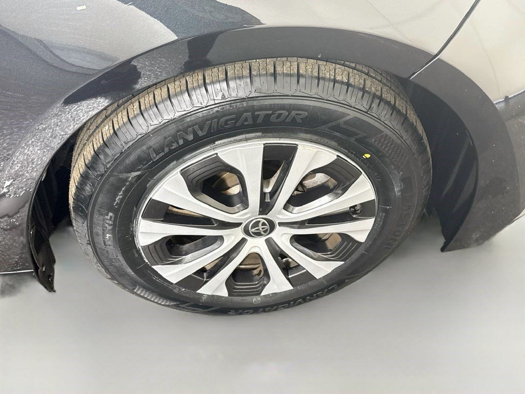 Used 2022 Toyota Corolla LE FWD image 31