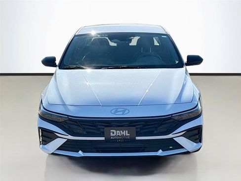 Certified 2025 Hyundai Elantra Sport FWD image 3
