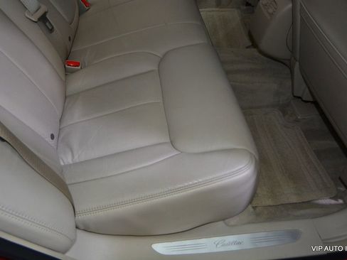 Used 2010 Cadillac DTS image 28