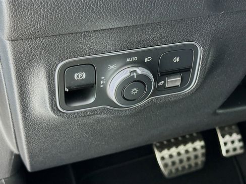 New 2026 Mercedes-Benz GLB 250 image 11