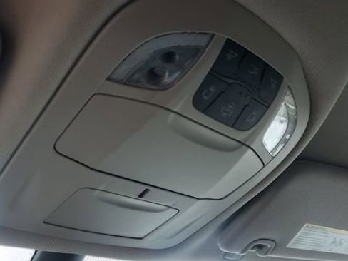 Certified 2024 Chrysler Pacifica Touring-L image 21