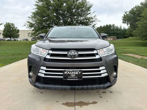 Used 2017 Toyota Highlander XLE AWD/4WD image 9