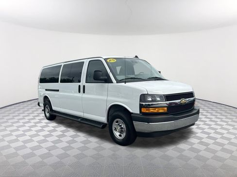 Used 2025 Chevrolet Express 3500 LT w/ LT Preferred Equipment Group RWD image 3