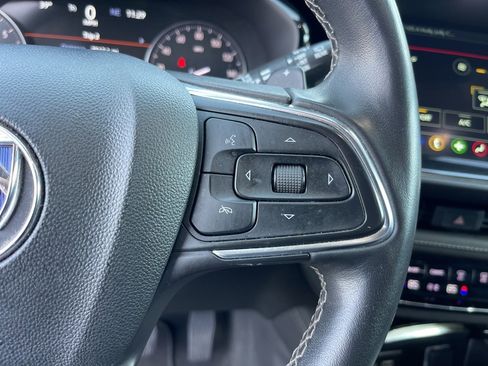 Used 2023 Buick Envision Essence image 18